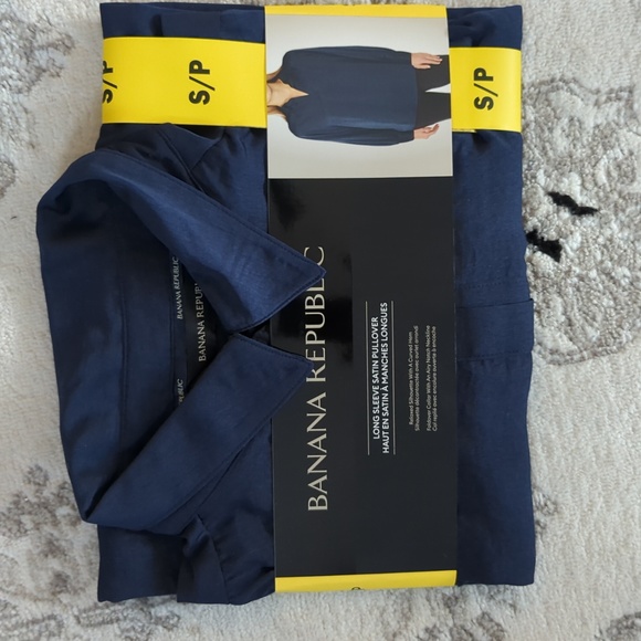 💙S: Banana Republic long sleeve satin blouse - Picture 7 of 9